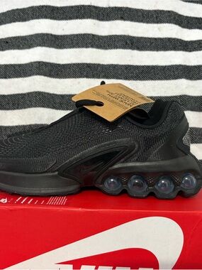 Nike triple black airmax DN brand nee no box lid 5 youth or 6.5 women’s